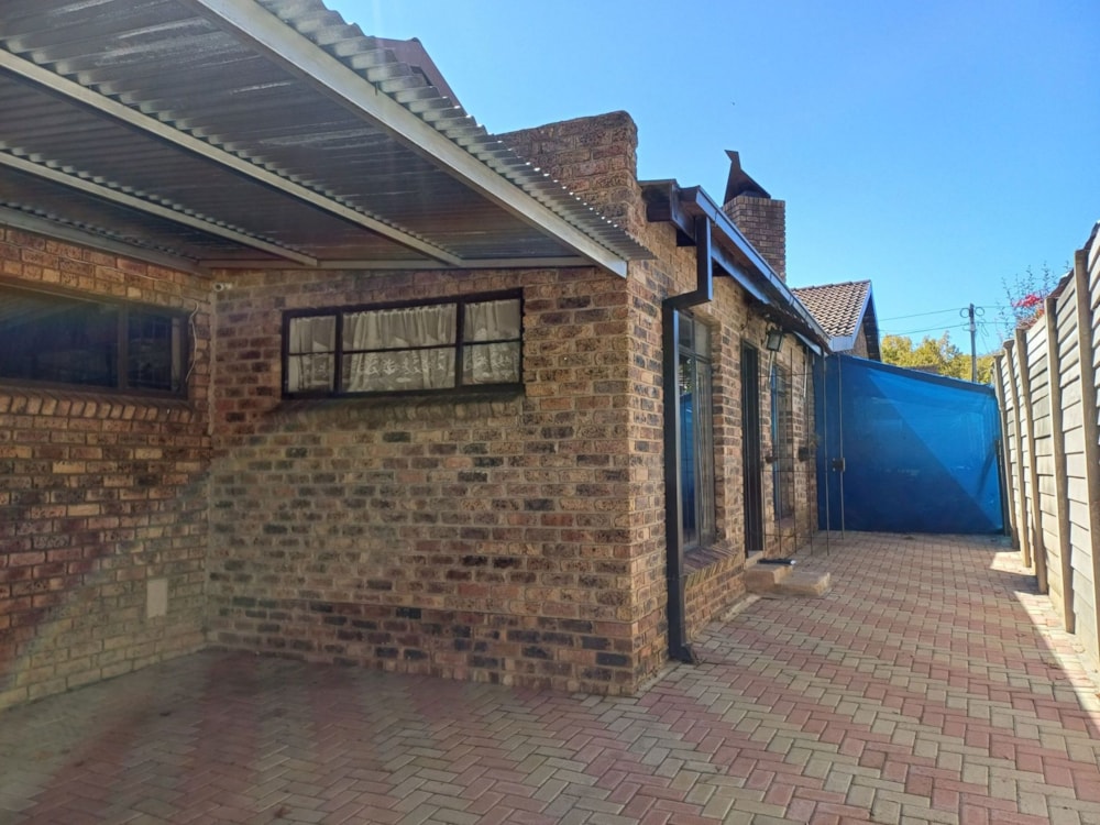 Bachelor apartment to rent in Bethlehem Central - 1BTH1738354