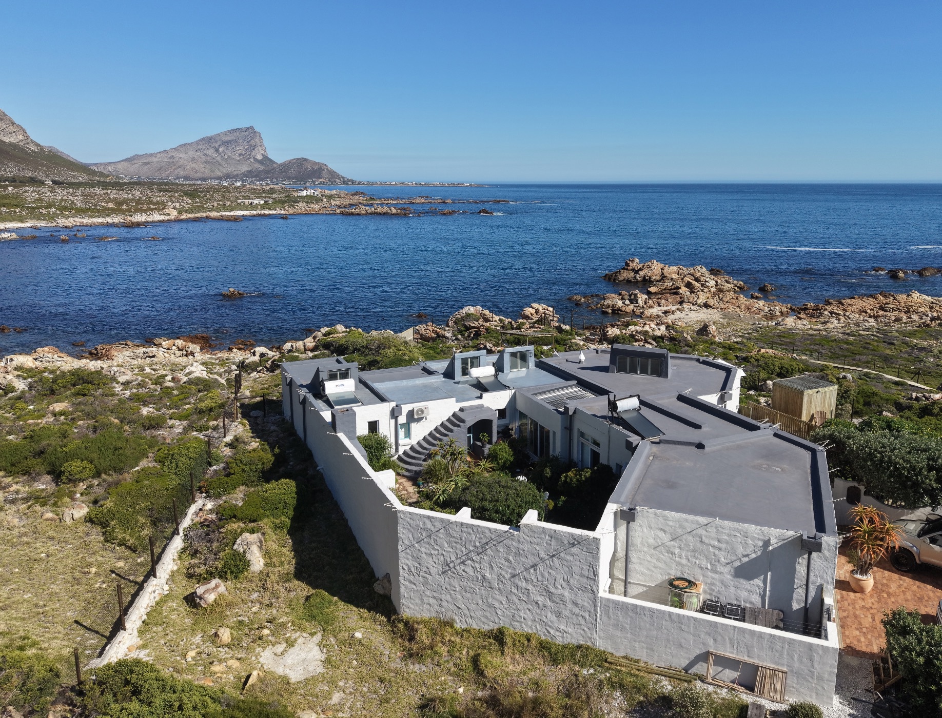Beachfront villa for sale in Rooi Els - KN1734736