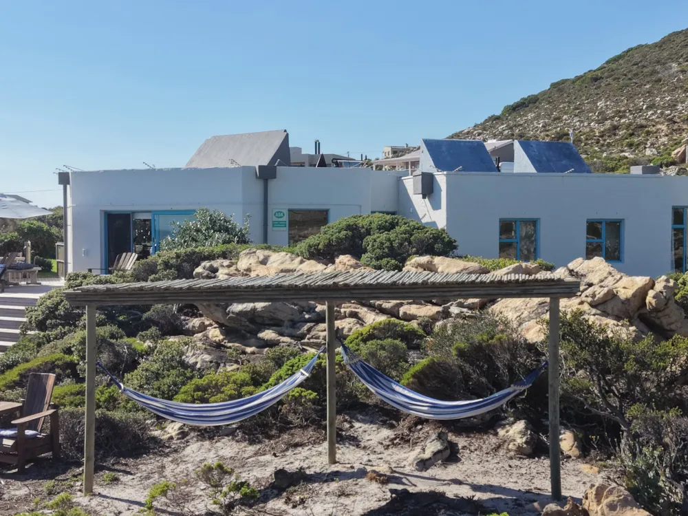 Beachfront villa for sale in Rooi Els - KN1734736 Beachfront villa for sale in Rooi Els - KN1734736