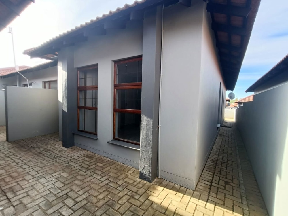 Townhouse to rent in Woodland Hills - 1BX1737439