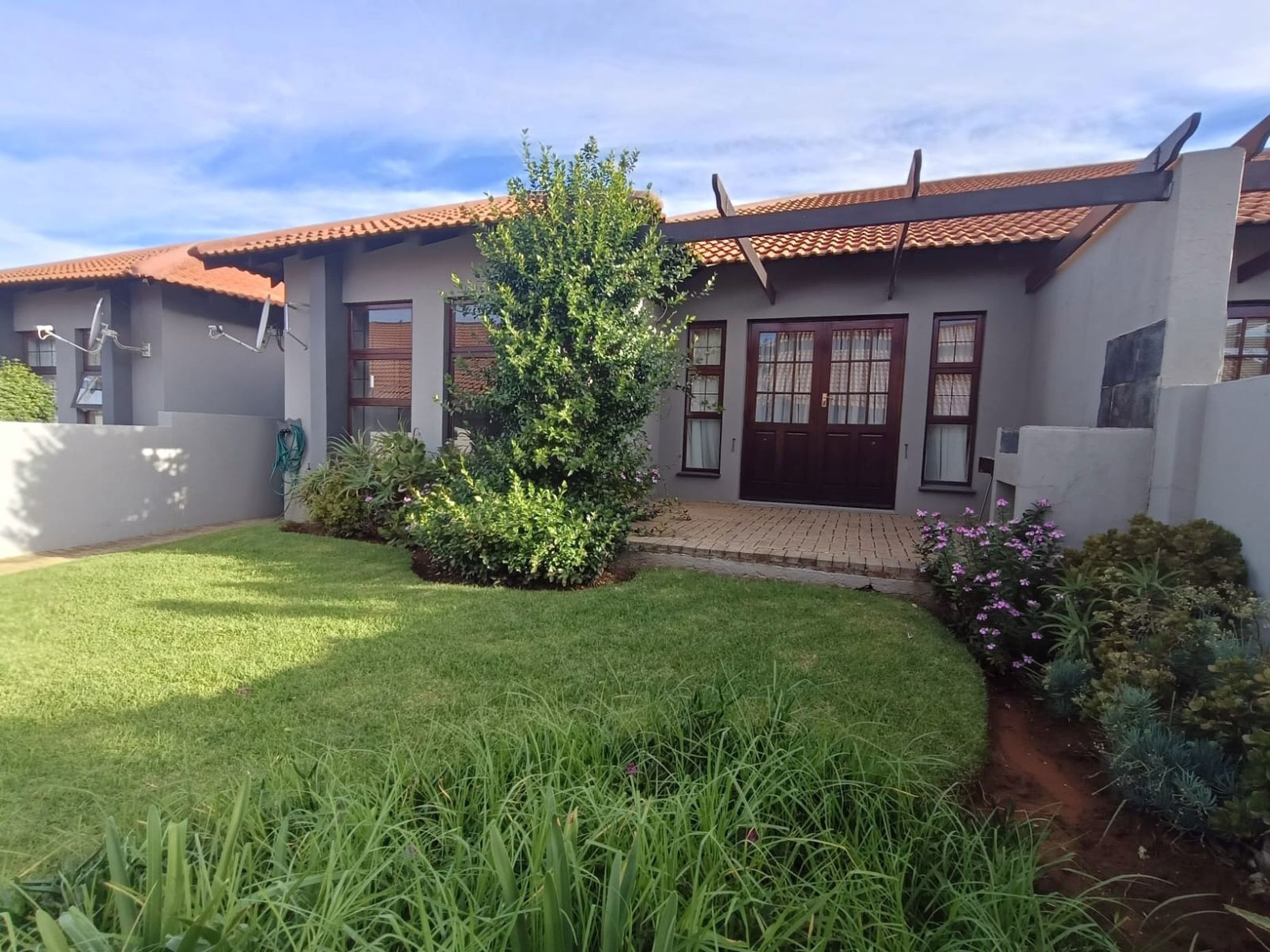 Townhouse to rent in Woodland Hills - 1BX1737439