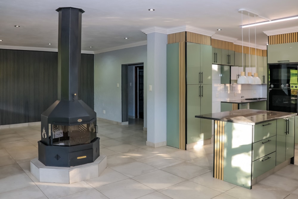 Golf estate house to rent in Magalies Golf Estate - 1HR1736182