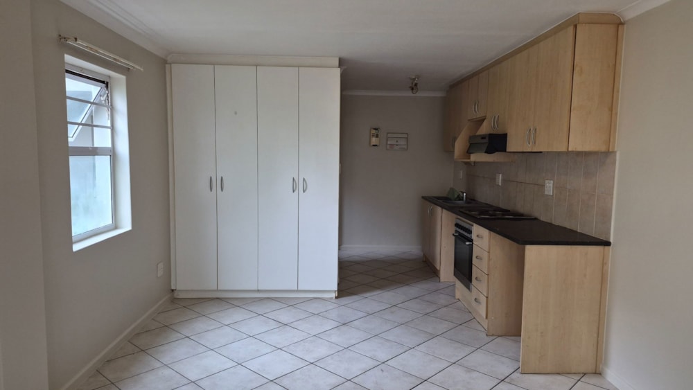 Bachelor apartment to rent in Gordons Bay - SW1736919