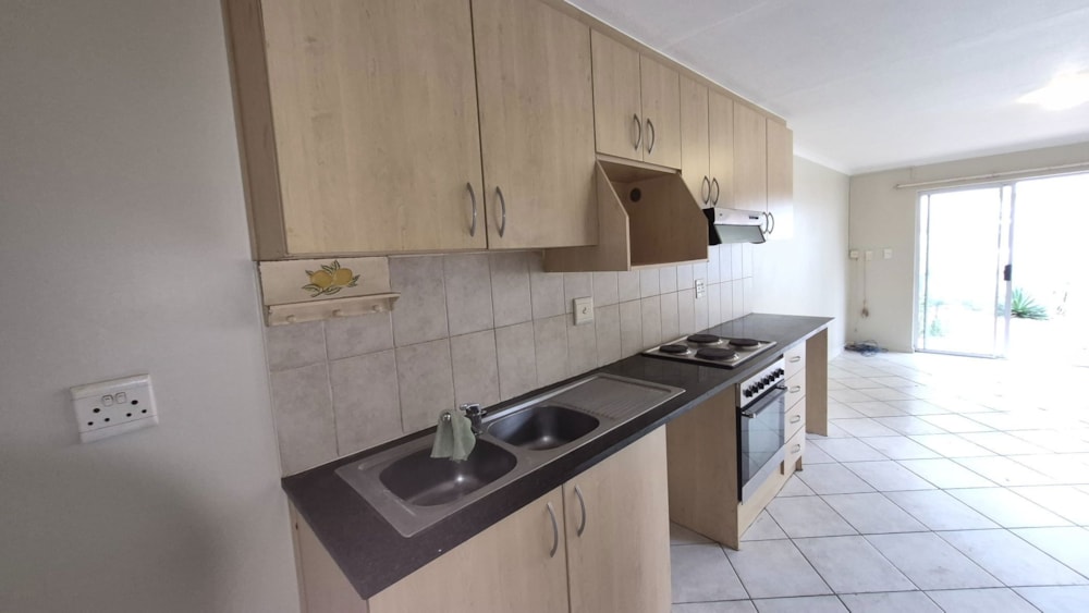 Bachelor apartment to rent in Gordons Bay - SW1736919