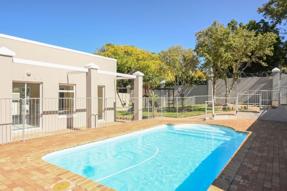 Security complex home for sale in Pearl Rise - SW1736341