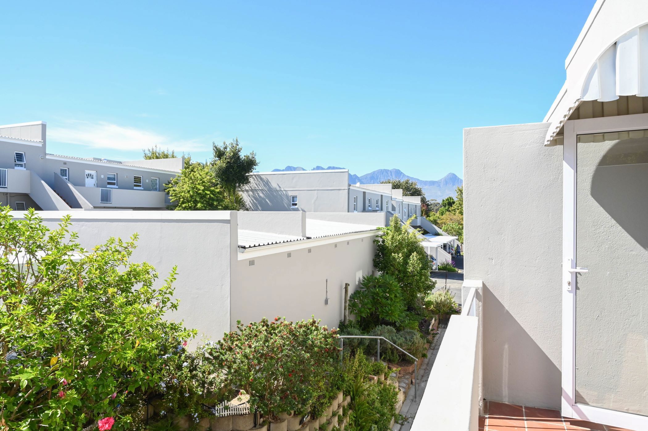 Security complex home for sale in Pearl Rise - SW1736341