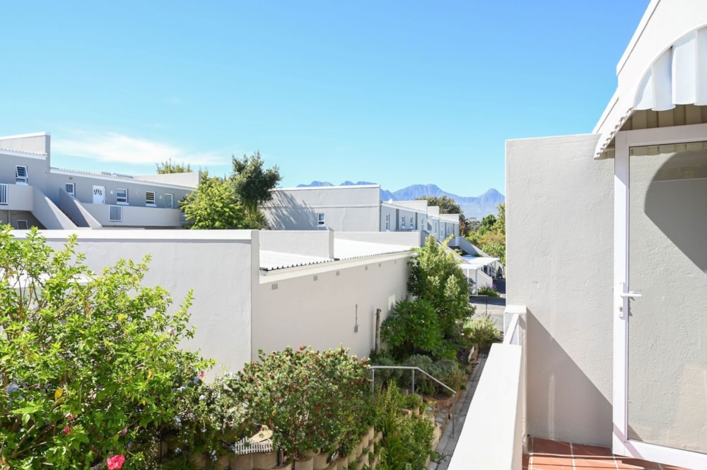 Security complex home for sale in Pearl Rise - SW1736341