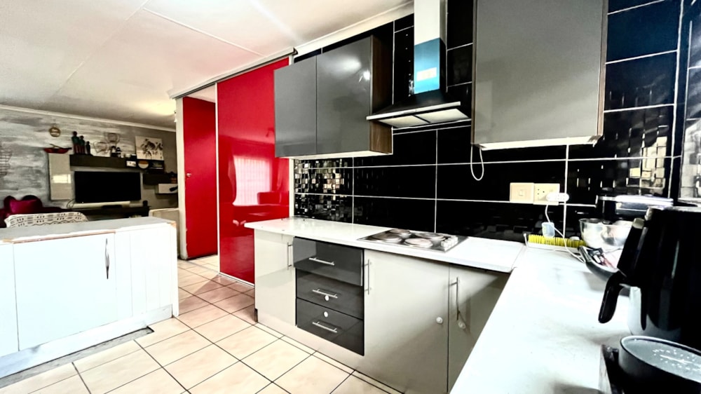 Security estate home for sale in Bendor - 1PS1737804