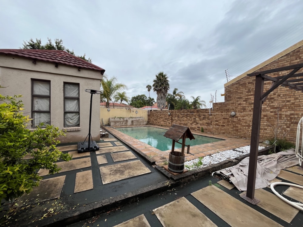 Security estate home for sale in Bendor - 1PS1737804