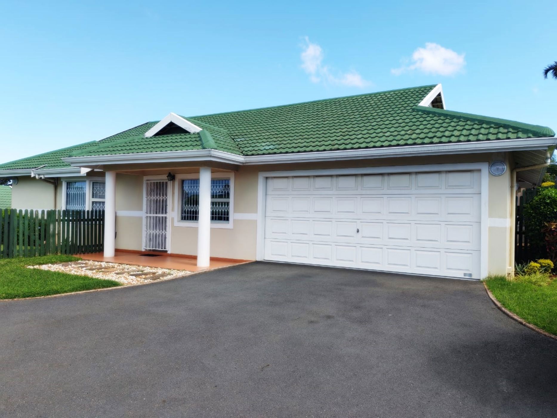 Security complex home to rent in Somerset Park, uMhlanga - 1ND1736349