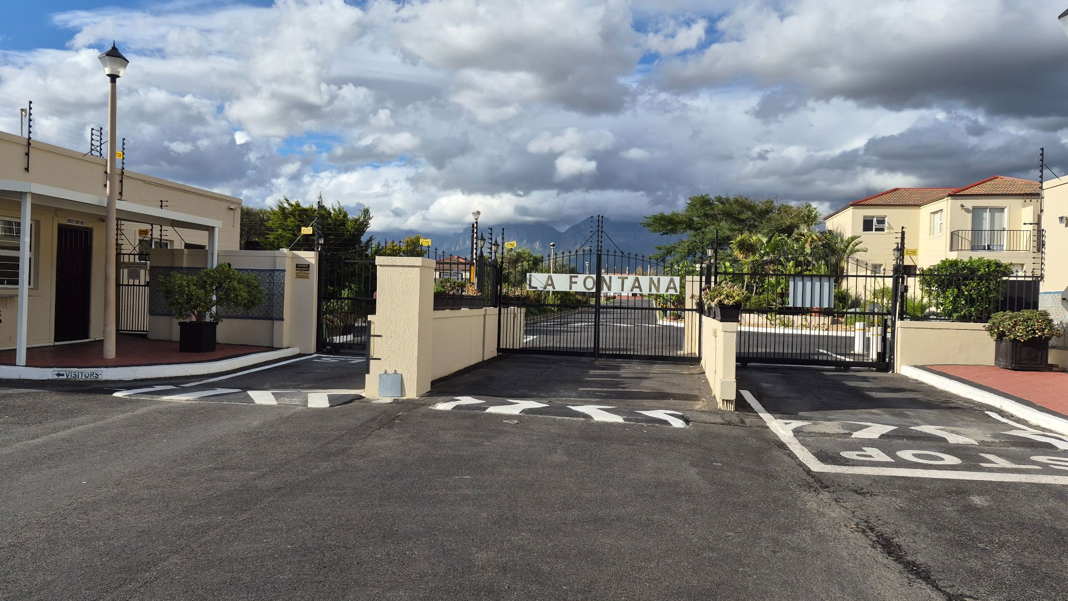 Townhouse to rent in Gordons Bay - SW1738296