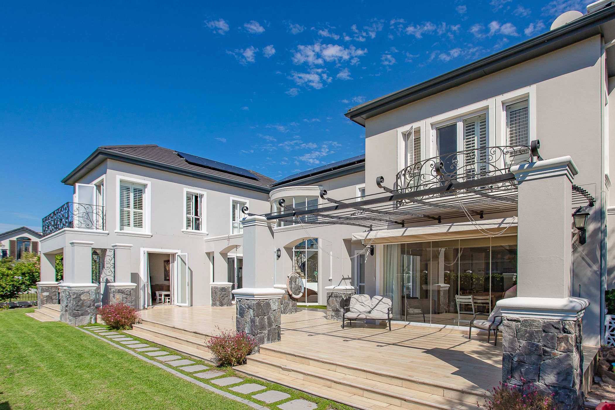 Security estate home for sale in Val de Vie Estate - VLV1735404