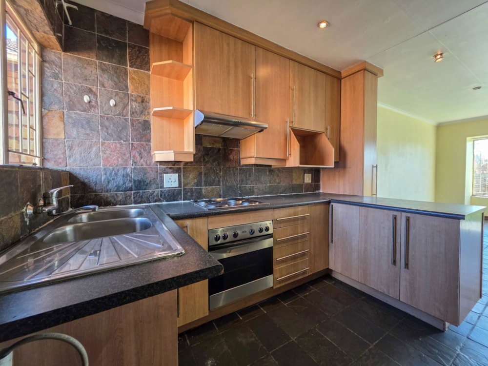 Townhouse for sale in Dalpark Ext 1 - 1BJ1737387