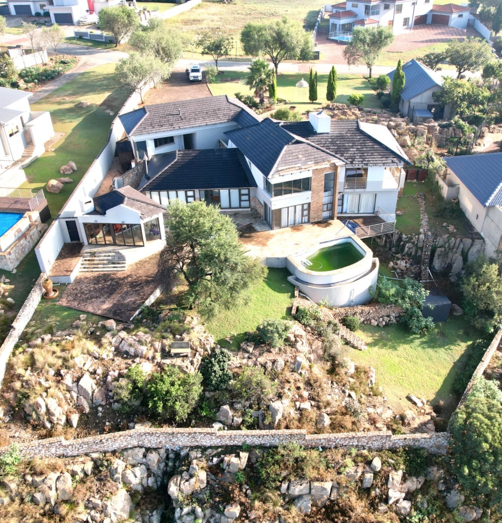 Security estate home for sale in Aquavista Mountain Estate - PRN1737008