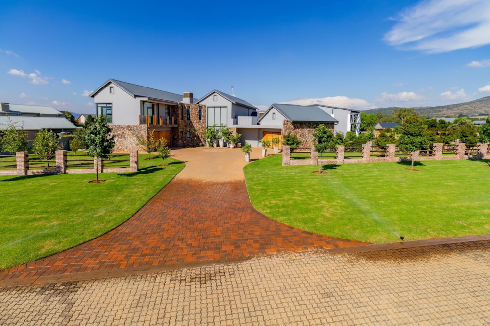 Security estate home for sale in The Coves - 1HR1741149 Security estate home for sale in The Coves - 1HR1741149