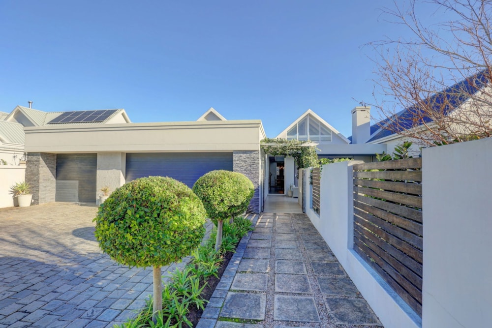 Single-storey house for sale in Kingswood Golf Estate - GEO1737404