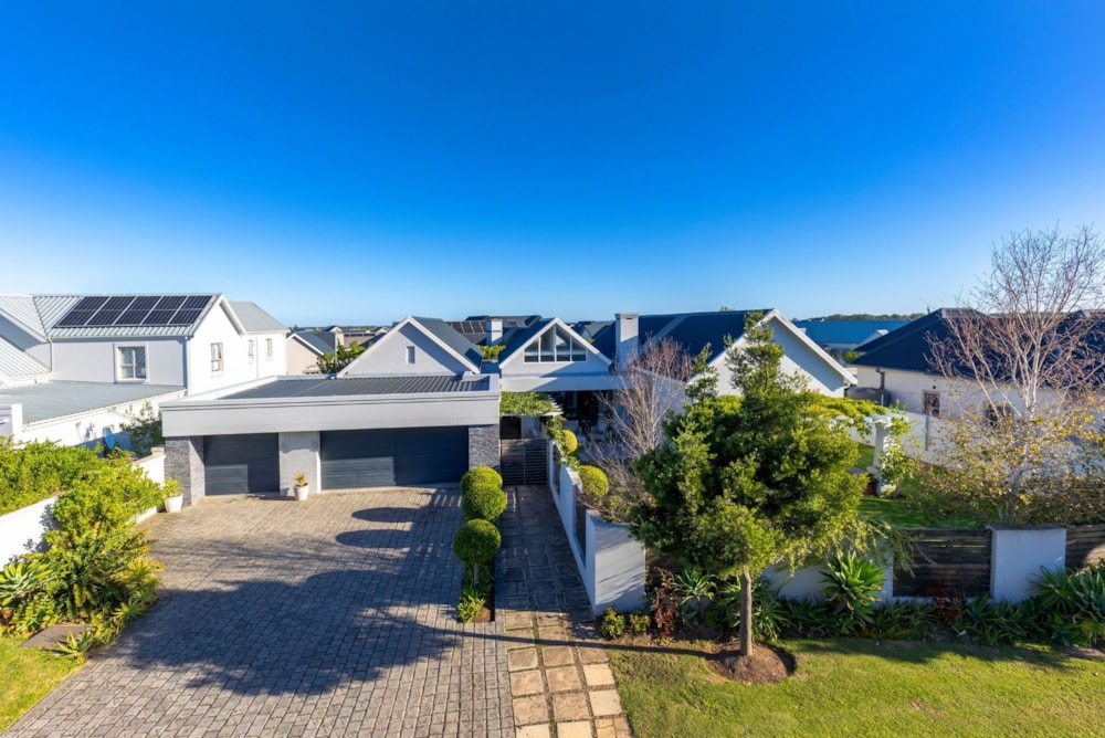 Single-storey house for sale in Kingswood Golf Estate - GEO1737404