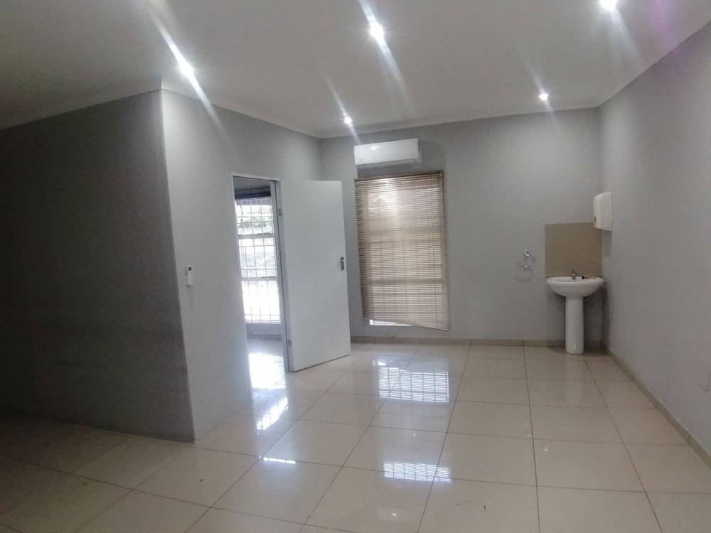 Commercial office to rent in Brackenhurst - 1GV1671019