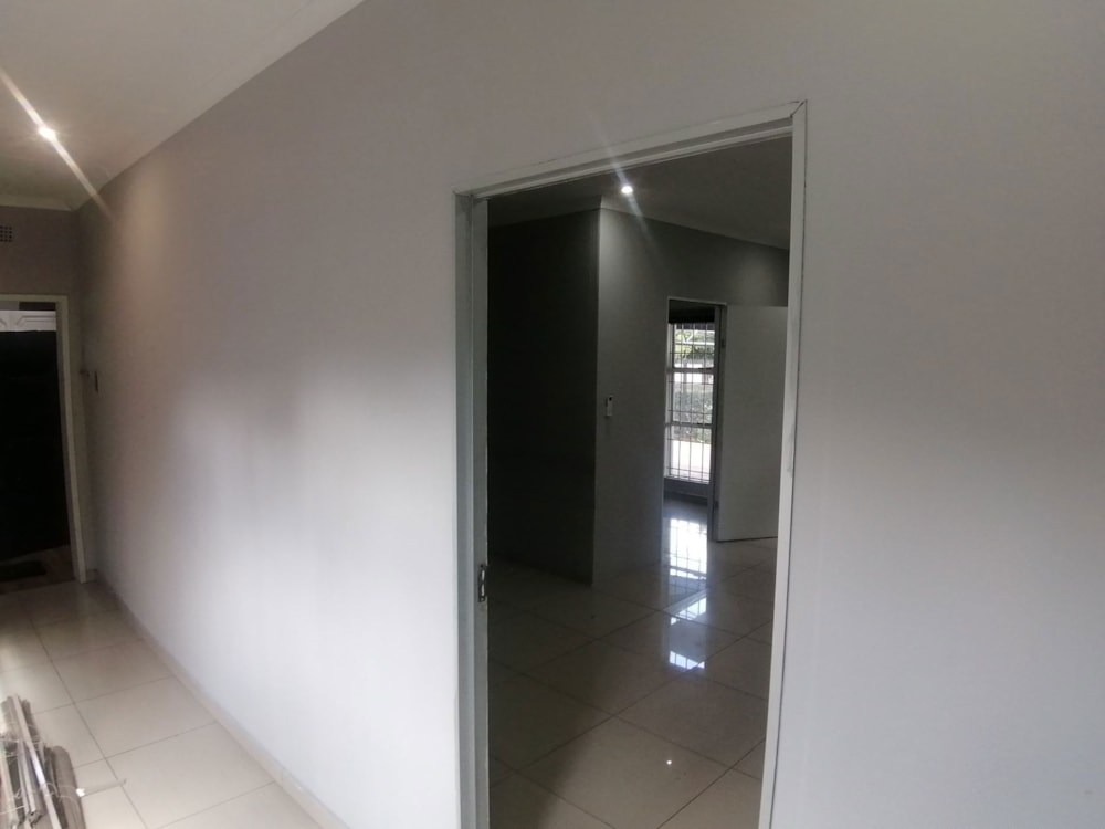 Commercial office to rent in Brackenhurst - 1GV1671019