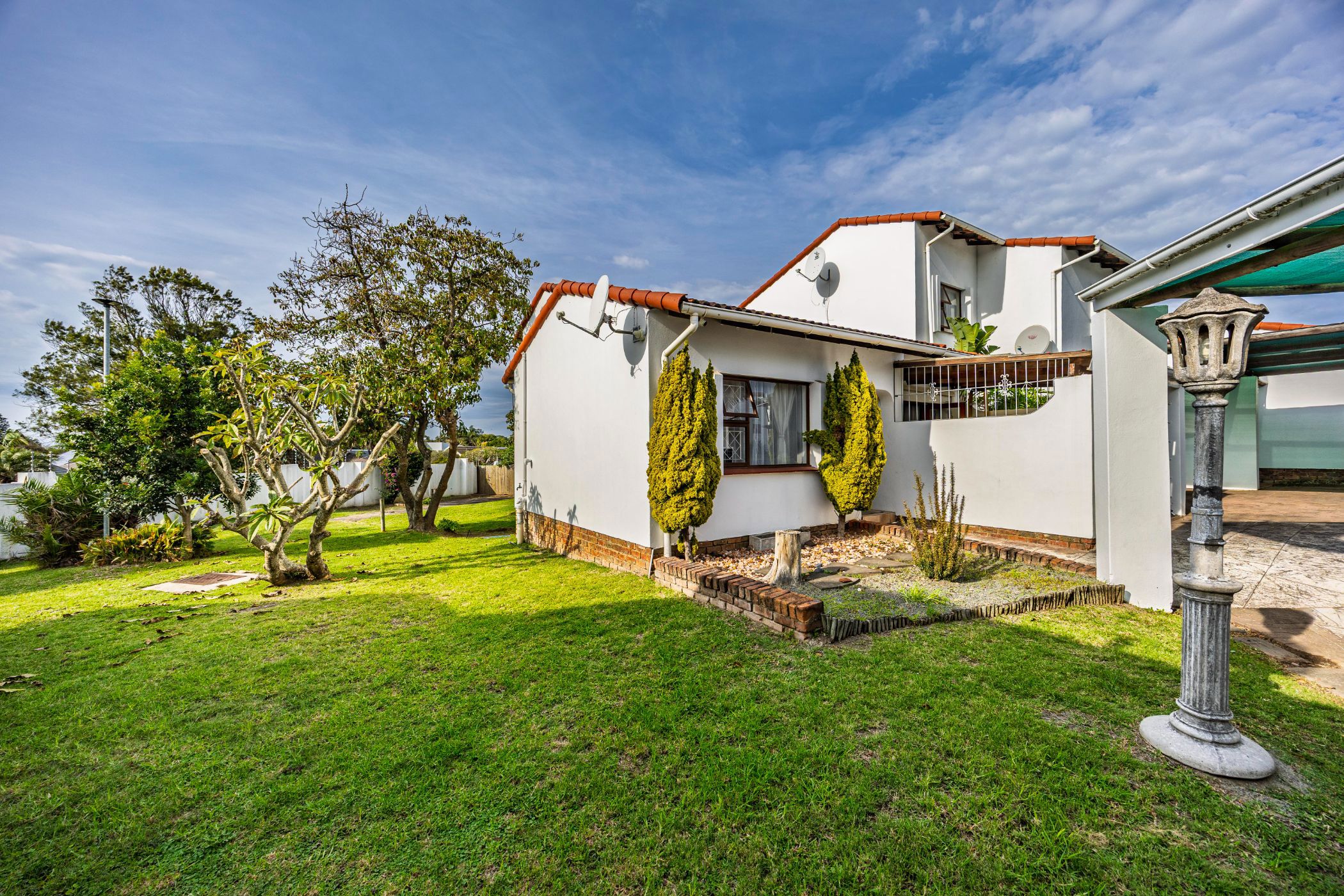 Townhouse for sale in Beacon Bay - 1EZ1738009