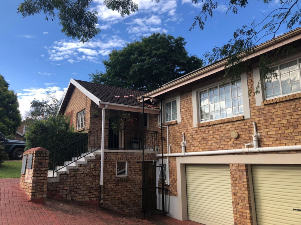 Security complex home for sale in West Acres - 1NS1738473