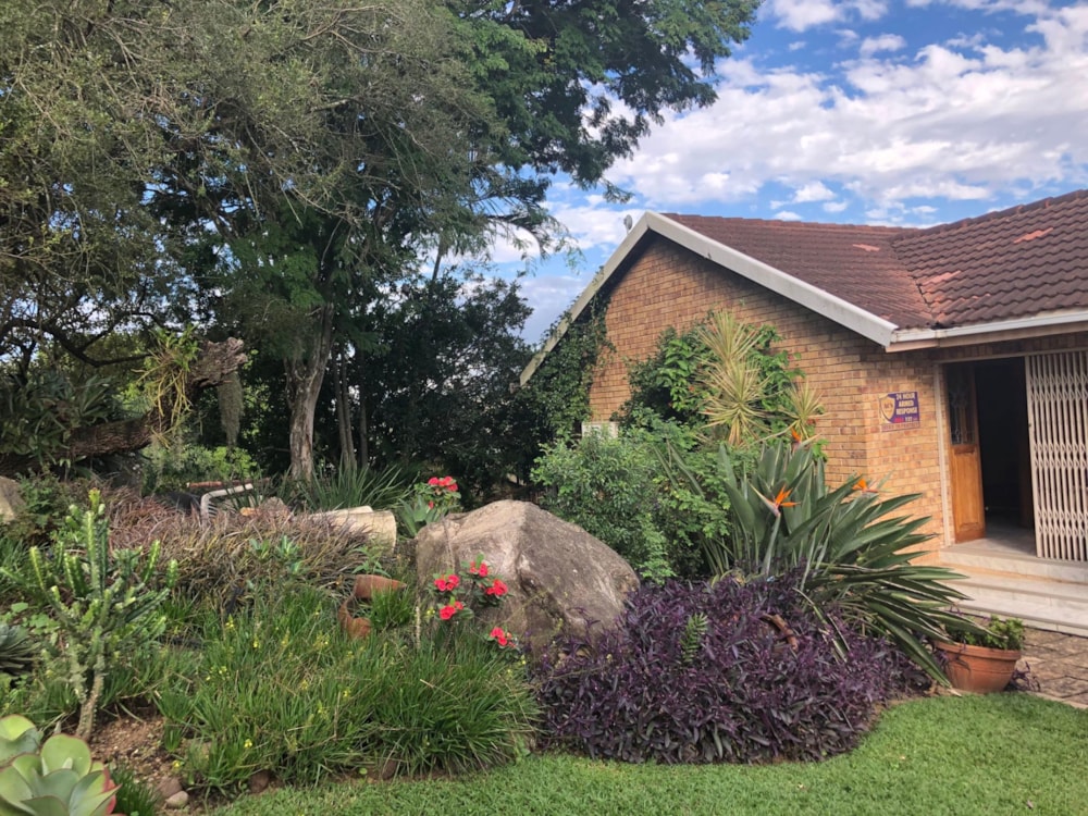 Security complex home for sale in West Acres - 1NS1738473