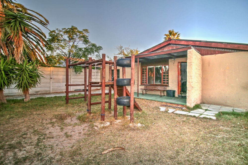 House for sale in Bothasig - 1PLA1736066