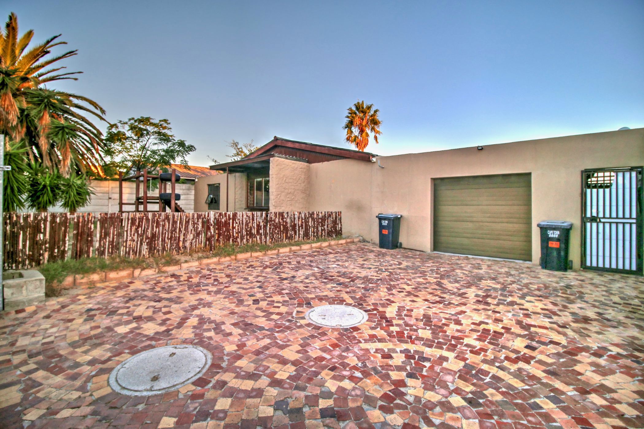 House for sale in Bothasig - 1PLA1736066