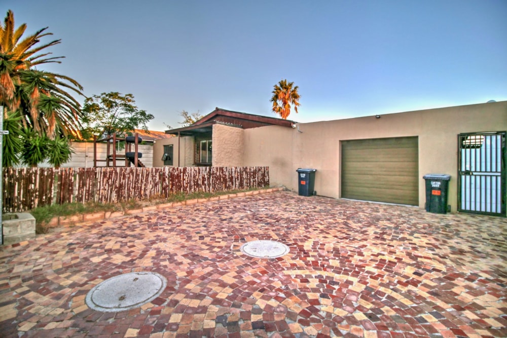 House for sale in Bothasig - 1PLA1736066