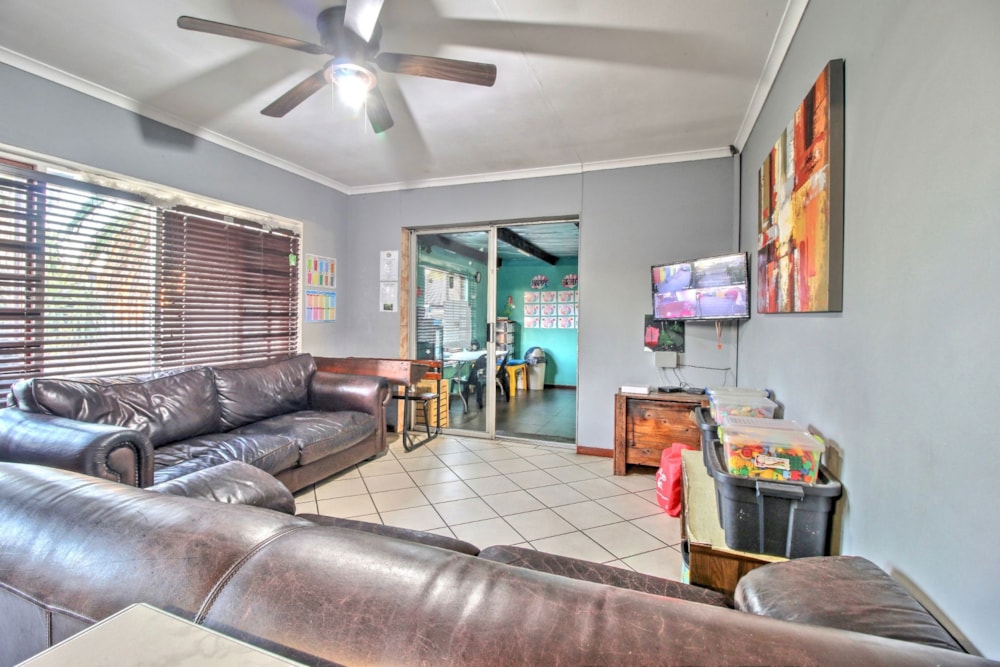 House for sale in Bothasig - 1PLA1736066