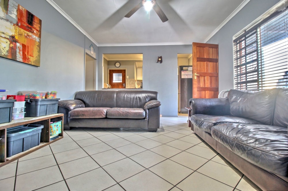 House for sale in Bothasig - 1PLA1736066