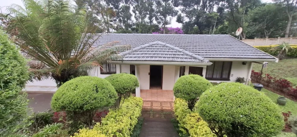 Bachelor apartment let in Hillcrest, Upper Highway - 1KF1735577