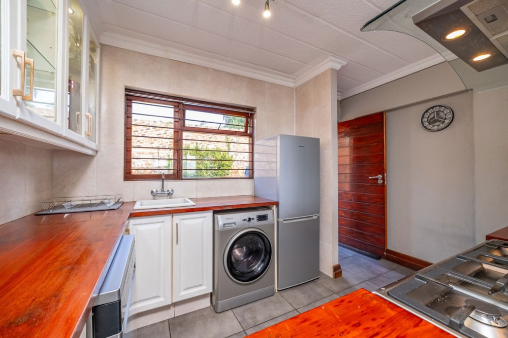 Apartment for sale in Northcliff, Johannesburg - RAN1735607