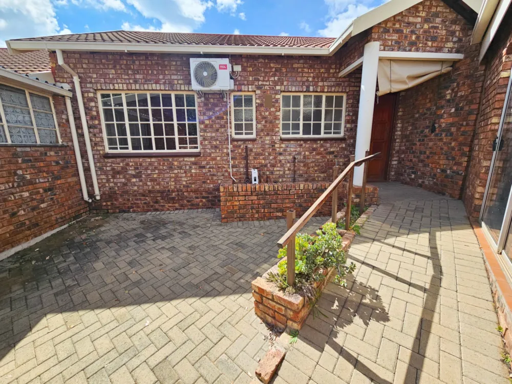 Townhouse sold in Uitsig, Bloemfontein - 1BX1737854 Townhouse sold in Uitsig, Bloemfontein - 1BX1737854
