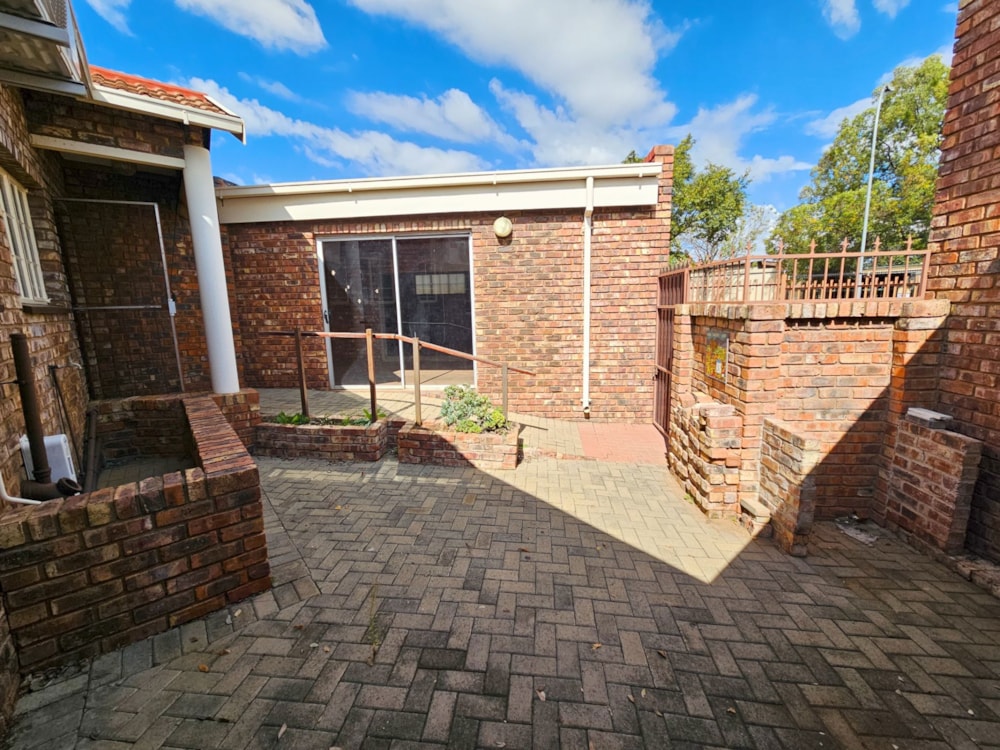 Townhouse for sale in Uitsig, Bloemfontein - 1BX1737854