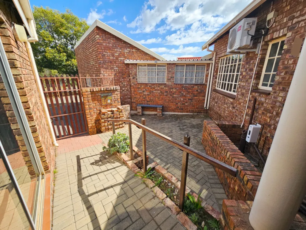 Townhouse sold in Uitsig, Bloemfontein - 1BX1737854 Townhouse sold in Uitsig, Bloemfontein - 1BX1737854