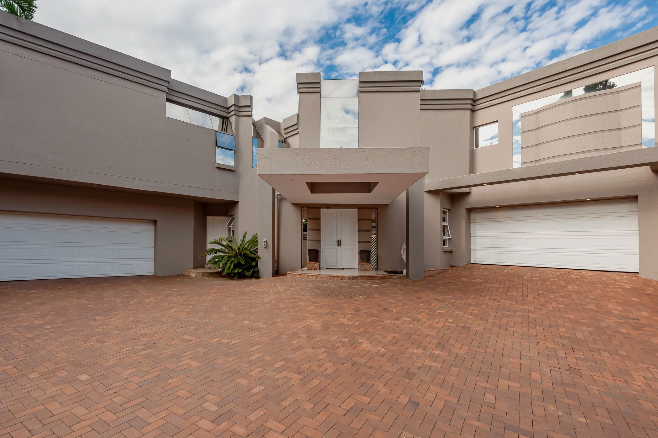 House for sale in Bryanston - HP1738444