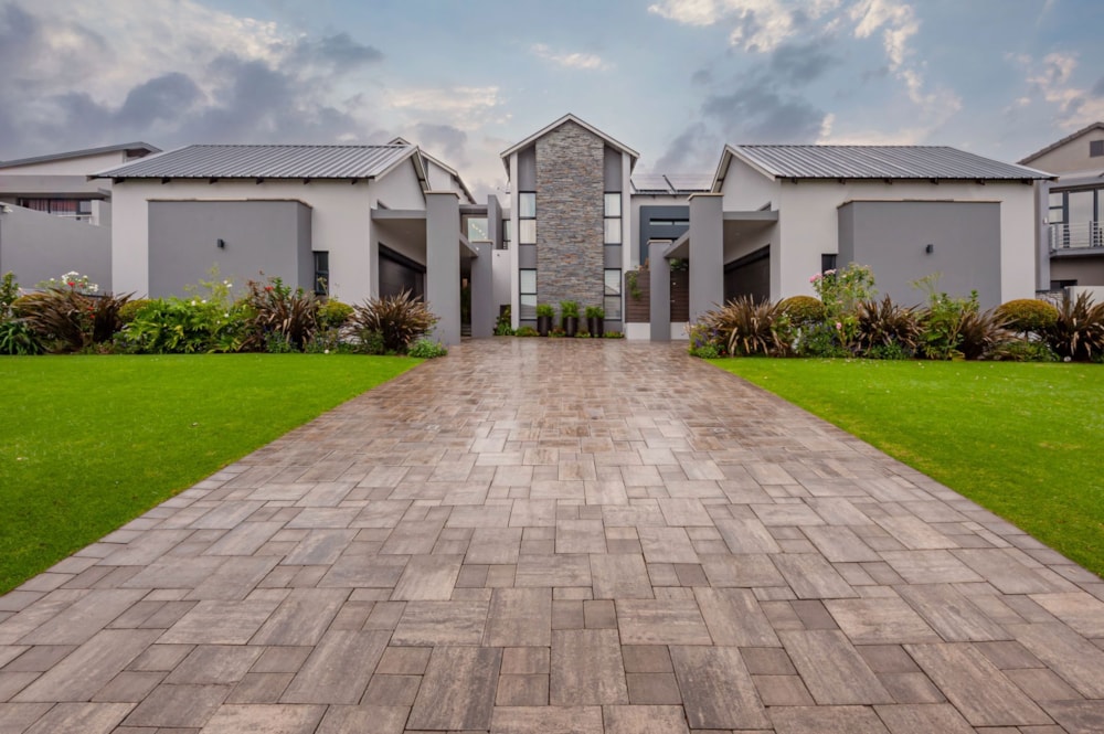 Double-storey house for sale in Copperleaf - 1CU1737456