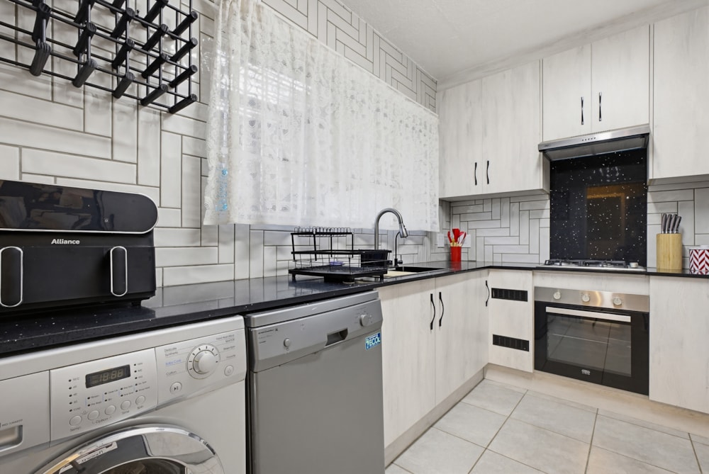 Townhouse for sale in Farrarmere - EN1739199