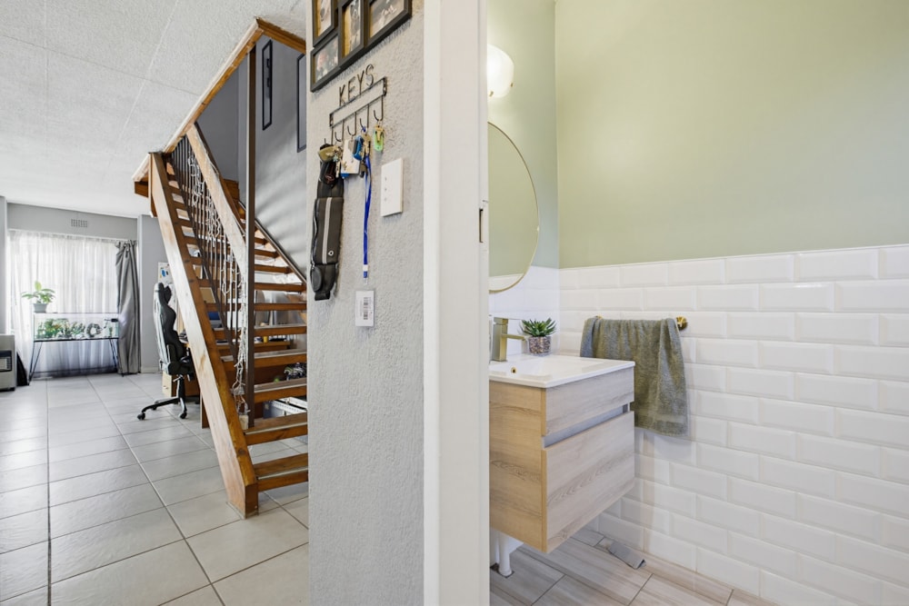 Townhouse for sale in Farrarmere - EN1739199