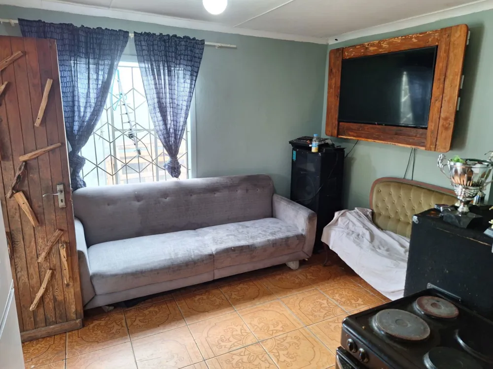 House sold in Eersterivier, Cape Town - 1KV1740353
