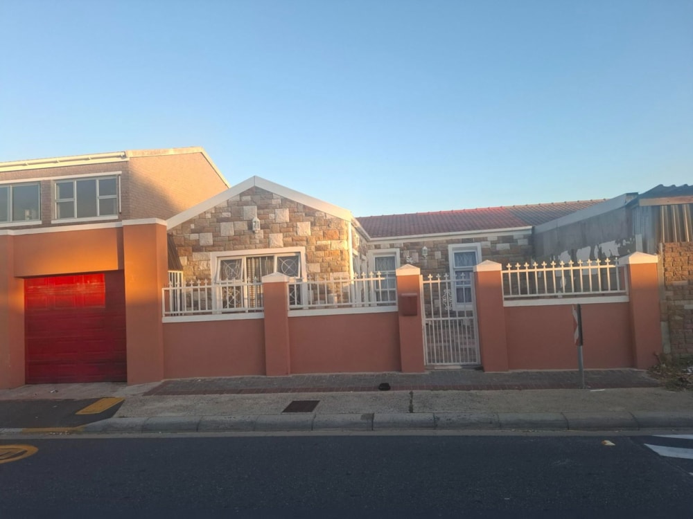 House for sale in Westridge, Mitchells Plain - 1MN1739977