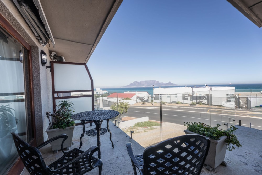 Multi-storey house for sale in Bloubergstrand - 1TV1733407