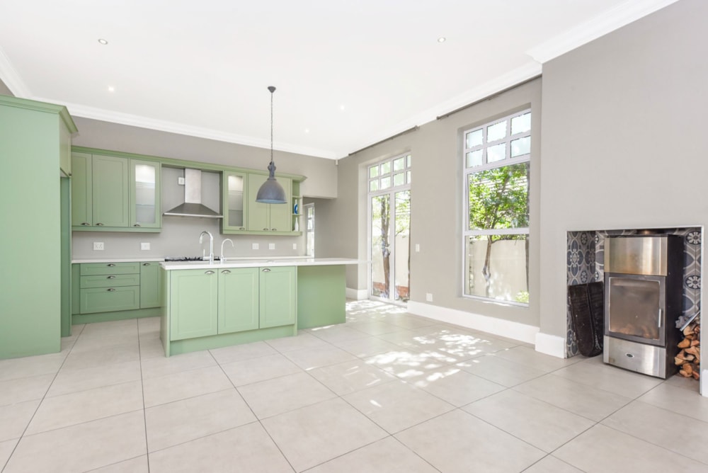 Townhouse let in Fourways Area - FYL1740708 Townhouse let in Fourways Area - FYL1740708