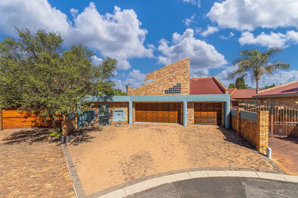 Double-storey house for sale in Beyers Park - BOK1739214
