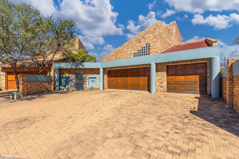 Double-storey house for sale in Beyers Park - BOK1739214