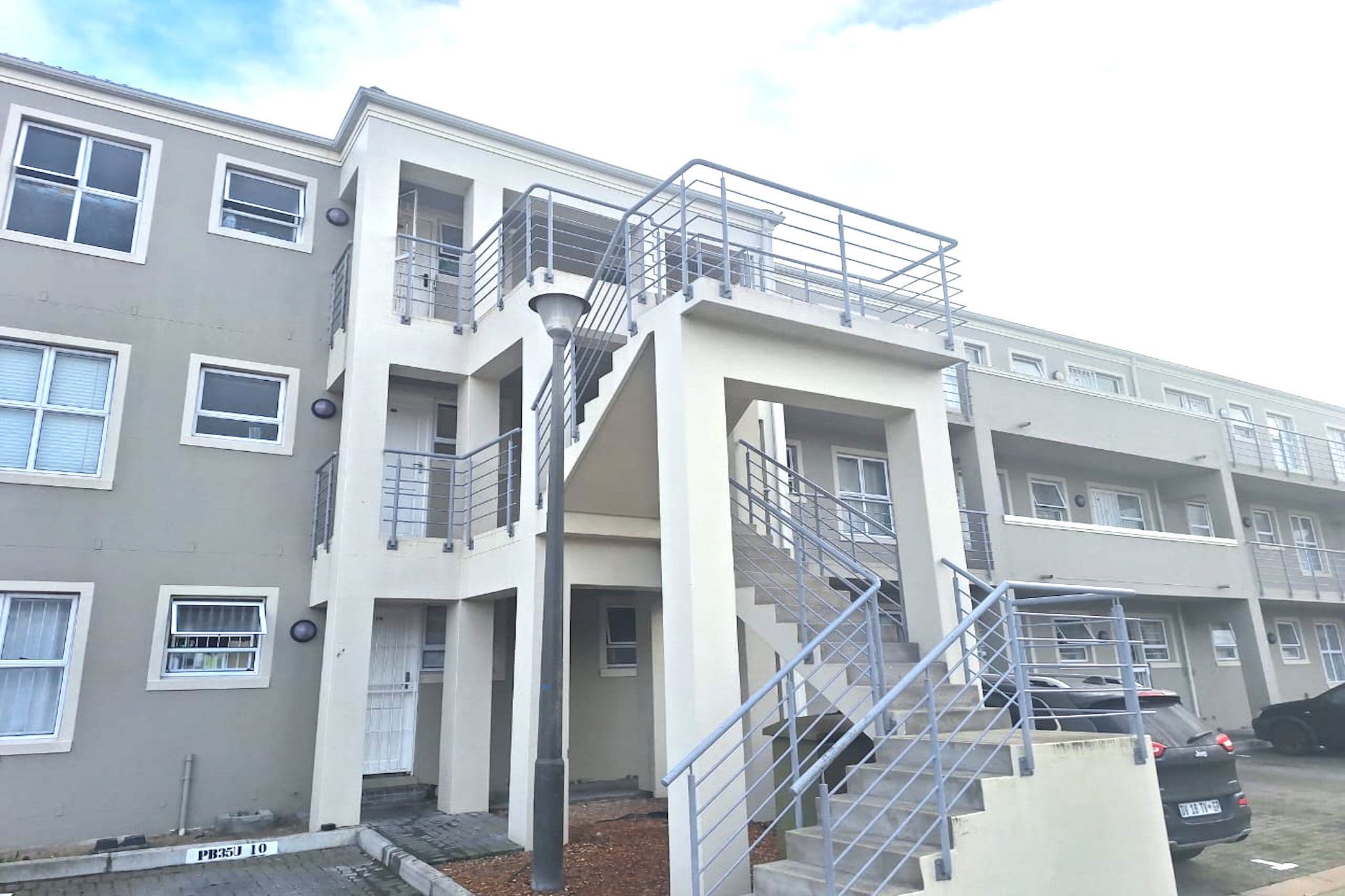 Security complex home to rent in Melkbosstrand - 1TV1733283