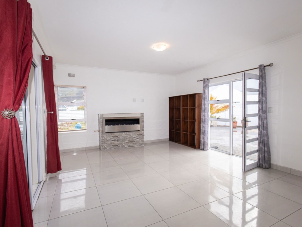 House for sale in Sandbaai - HF1738588