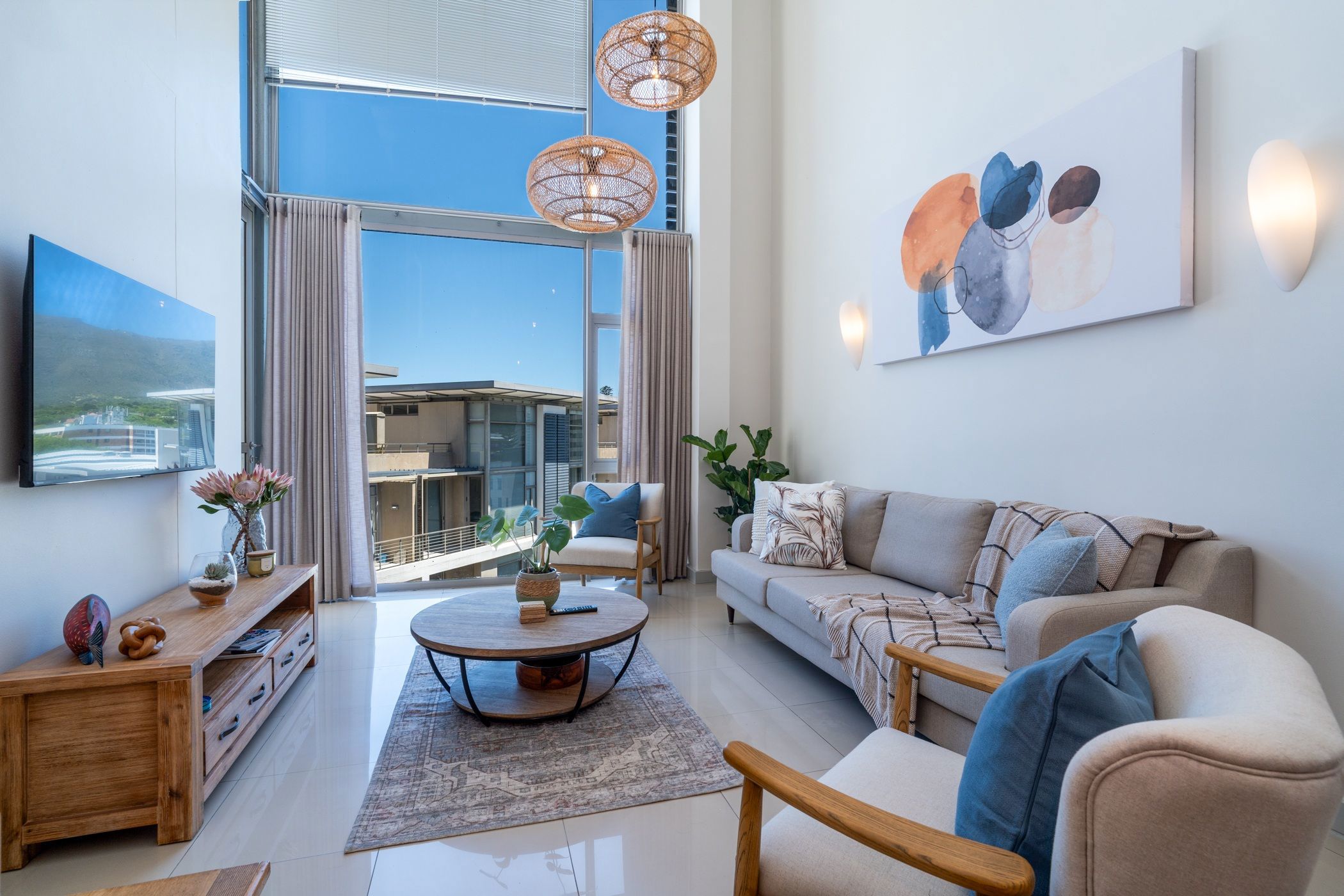 Penthouse apartment to rent in Claremont, Cape Town - RBL1742087