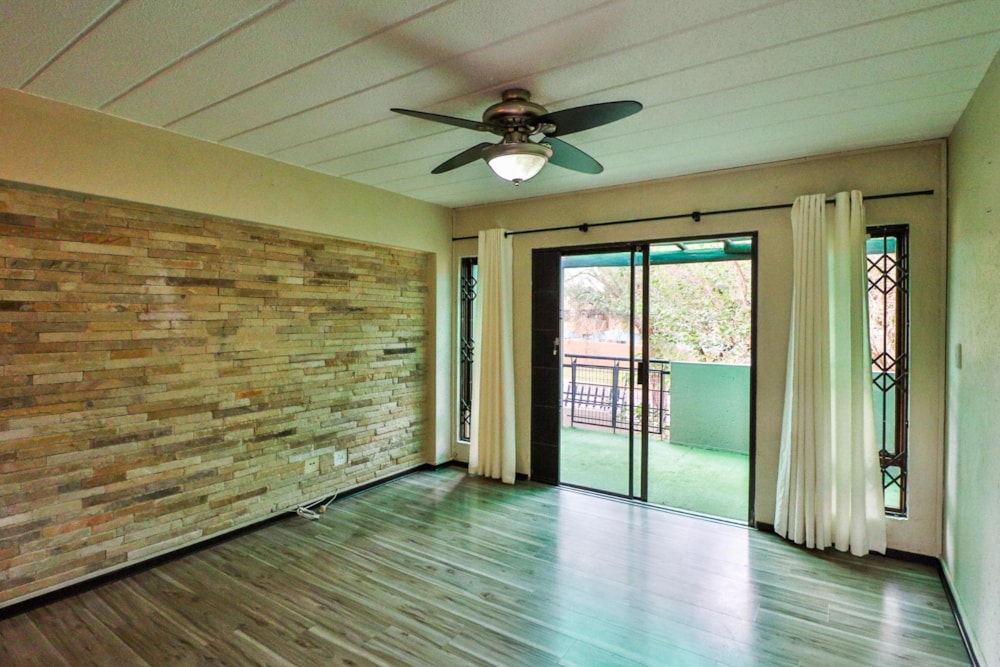 Townhouse to rent in Glenvista - 1GV1740177